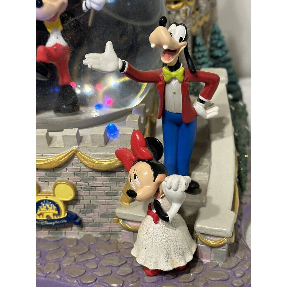 Disney Mickey And Friends Musical LED Castle "Share A Dream Come True Snow Globe - Picture 10 of 15